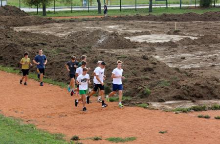 OBNOVA NOGOMETNEGA IGRIŠČA IN TEKAŠKE STEZE PRI OŠ CERKNICA 11 FOTO LJUBO VUKELIČ